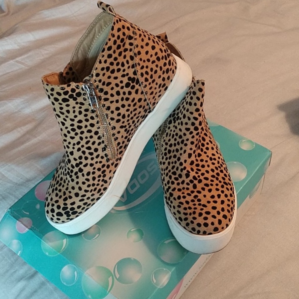 Soda wedge shoe